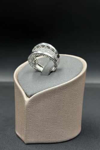 خاتم الماس وزن الذهب : 6.31 جرام وزن الألماس : 0.5...