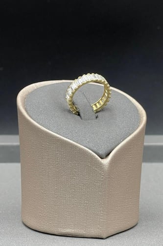 دبلة مع باقيت ذهب تصميم الماس عيار 18 وزن 2.8 جرام