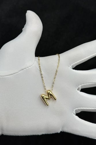 عقد ذهب عيار 18 بتصميم حرف M ايطالي وزن من 1.2 الى...