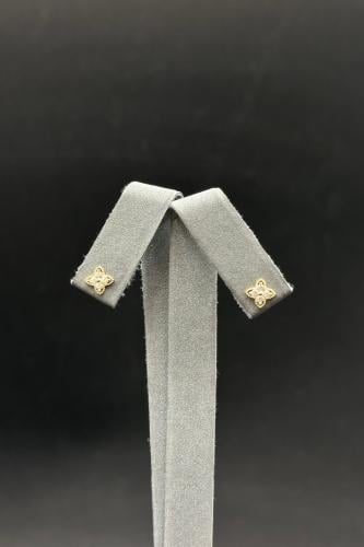 حلق زهرة ذهب تصميم الماس عيار 18 وزن من 0.6 الى 0....