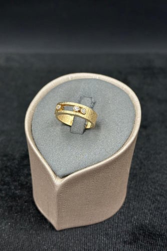 دبلة مستطيل ذهب تصميم الماس عيار 18 وزن من 4.1 الى...