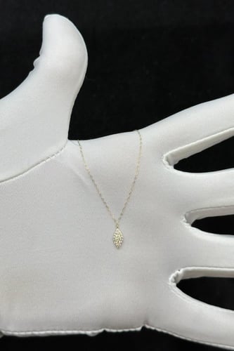 سلسال ذهب عيار ١٨ تصميم الماس وزن من 0.3 الى 0.4 ج...