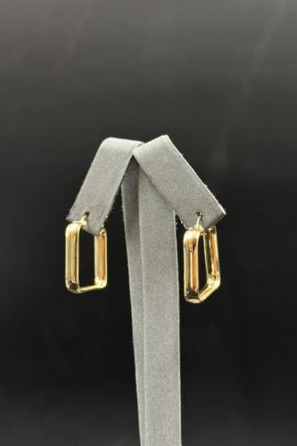 حلق مربع ذهب صافي ايطالي عيار 18 وزن 1.6 جرام