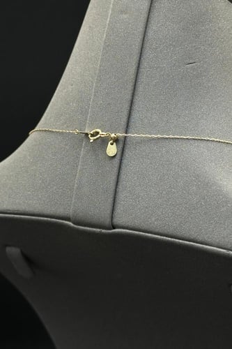 عقد الماس وزن الذهب : 1.80 جرام وزن الألماس : 0.40...