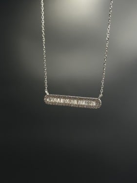 عقد الماس فخم بشكل مستطيل لأطلالة فريدة