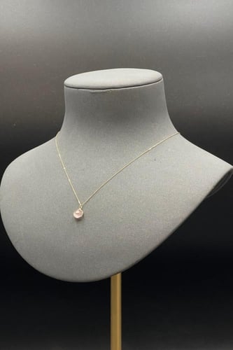 سلسال ذهب عيار 18 مع فص وردي تصميم الماس وزن من 1...