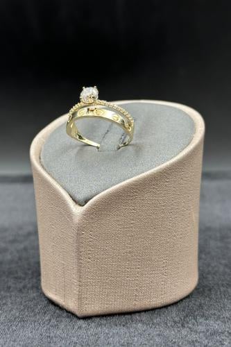 دبلة ذهب تصميم الماس عيار 18 وزن من 2.4 الى 2.5 جر...