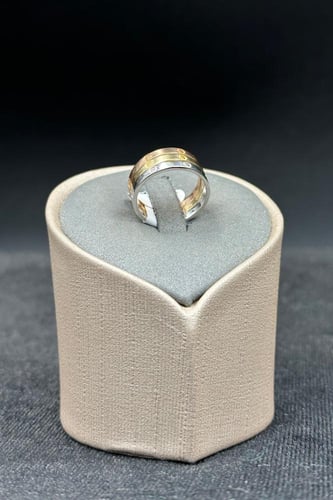 دبلة ثلاث ادور ذهب صافي ملون عيار 18 وزن من 5.9 ال...