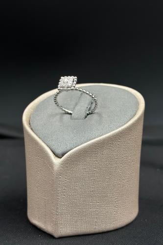 خاتم الماس وزن الذهب : 2.38 جرام وزن الألماس : 0.1...