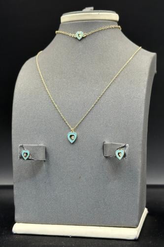 طقم اطفال قلب ذهب تصميم الماس عيار 18 وزن 5 جرام