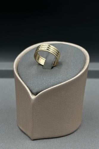 دبلة ذهب صافي عيار 18 وزن من 2.4 الى 2.6 جرام