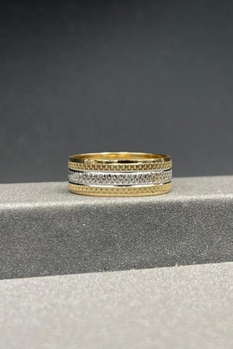 دبله ذهب صافي عيار 18 وزن من 2.2 الى 2.3 جرام