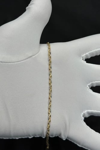 اسوارة ذهب صافي ايطالي عيار 18 وزن من 2.5 الى 2.6...