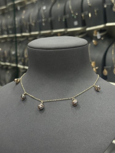 تشوكر ذهب عيار 18 بتصميم حلقات ايطالي وزن من 4.9 ا...