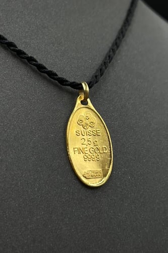 سبيكة ذهب وزن 2.5 جرام عيار 24 شكل بيضاوي مع عروه