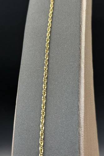 اسوارة ذهب صافي ايطالي عيار 18 وزن 2.4 الى 2.5 جرا...