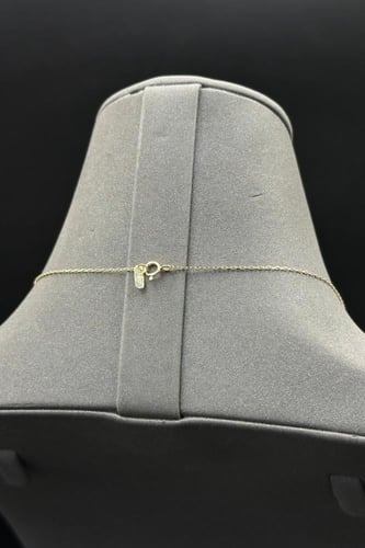 عقد ذهب عيار 18 بتصميم وردة وزن من 2.2 إلى 2.3 جرا...