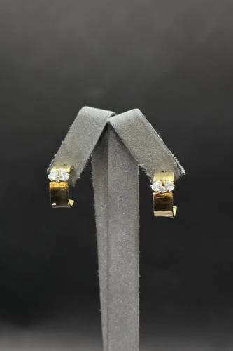 Gold Earring for Women 18K with a delicate design 3.6 - 3.7 g