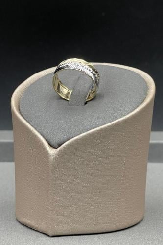 دبلة ذهب صافي عيار 18 وزن من 2.2 الى 2.4 جرام