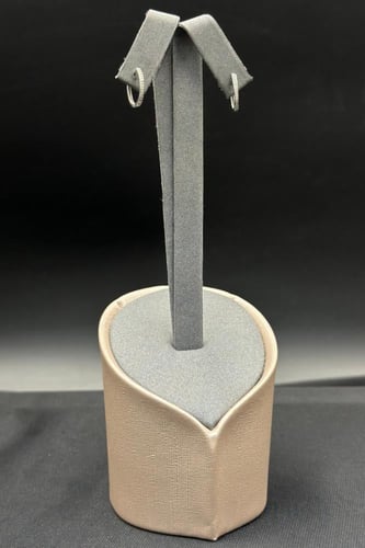 حلق الماس وزن الذهب : 1.26 جرام وزن الألماس : 0.07...