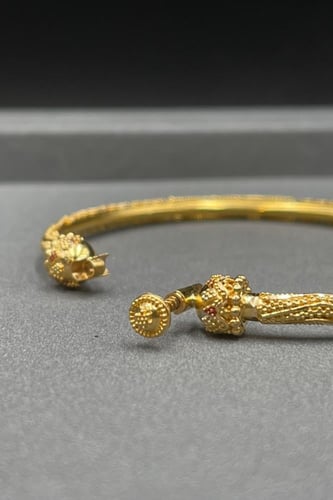 اسوارة ذهب تصميم هندي عيار 21 وزن 12.8 جرام