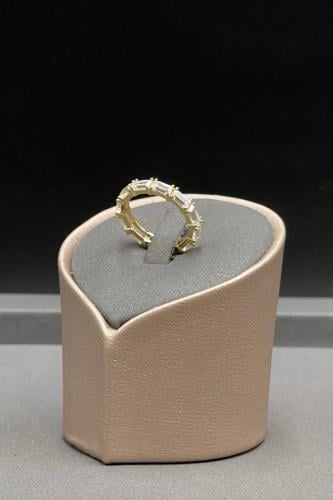 دبلة ذهب تصميم الماس عيار 18 وزن من 3.2 الى 3.4 جر...