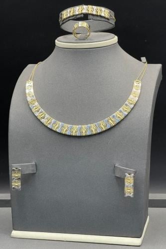 طقم ذهب ايطالي عيار 18 وزن 25.3 الى 25.4 جرام