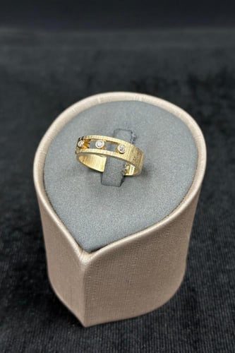 اسوارة مع خاتم ذهب عيار 18 تصميم الماس فاخر وزن من...