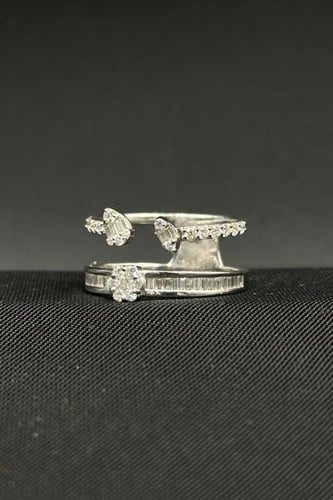 خاتم الماس وزن الذهب : 3.14 جرام وزن الألماس : 0.7...