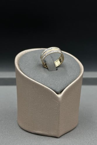 دبلة ذهب صافي عيار 18 وزن من 2.3 الى 2.5 جرام