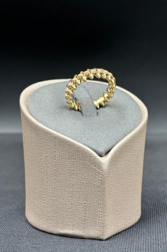 دبلة ذهب تصميم الماس عيار 18 وزن من 6.4 الى 6.5 جر...