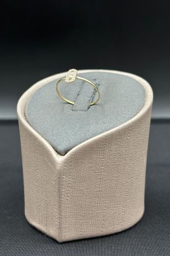 خاتم مستطيل ذهب تصميم الماس عيار 18 وزن 0.4 جرام