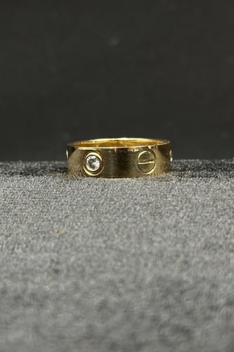 دبلة ذهب تصميم الماس عيار 18 وزن من 3.7 الى 4.4 جر...