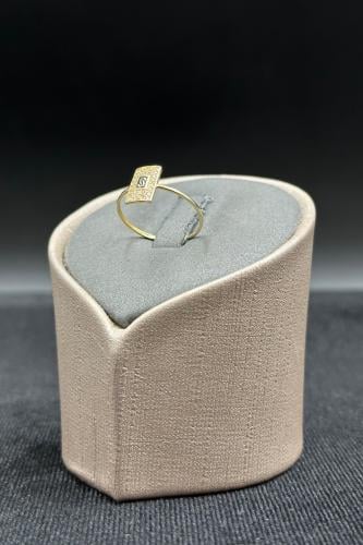 خاتم ذهب عيار 18 تصميم الماسي مستطيل وزن من 0.7 ال...