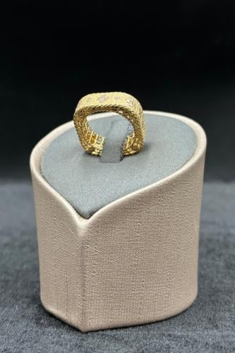 دبلة وردة ذهب تصميم الماس عيار 18 وزن من 4.1 الى 4...