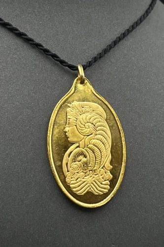 سبيكة ذهب وزن 20 جرام عيار 24 شكل بيضاوي مع عروه