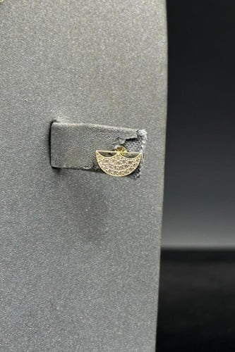 طقم اطفال ذهب تصميم الماس عيار 18 وزن من 1.9 الى 2...