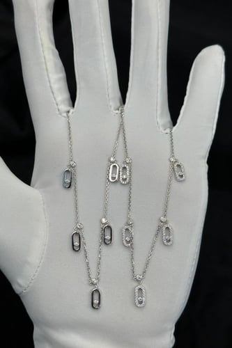 شوكر مستطيل ذهب ابيض تصميم الماس عيار 18 وزن من 5....