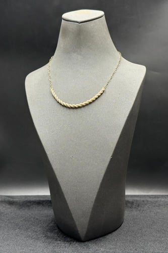 عقد مجدول ذهب مع لؤلؤ عيار 18 وزن 1.62 جرام