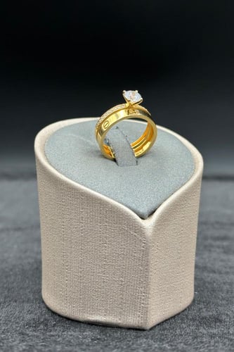 دبلة مع فص سوليتير عيار 21 وزن من 3.8 الى 4 جرام