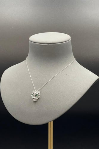 عقد شكل تايجر ذهب ابيض تصميم الماس عيار 18 وزن 4 ا...