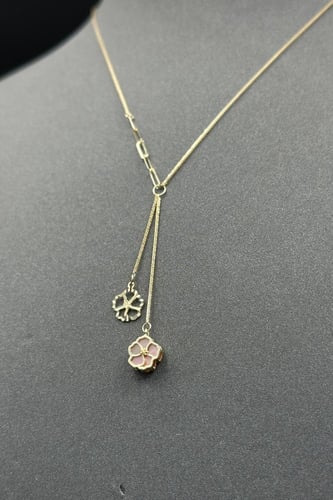 سلسلة ذهب عيار 18 وردة مع صدف ملون وزن من 1.1 الى...