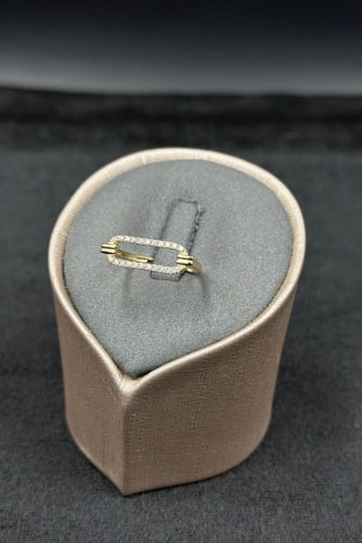 خاتم ذهب عيار 18 مستطيل بتصميم الماس وزن من 1.4 ال...