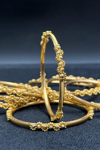 بناجر ذهب صافي بتصميم كور عيار 21 وزن من 10.5 الى...