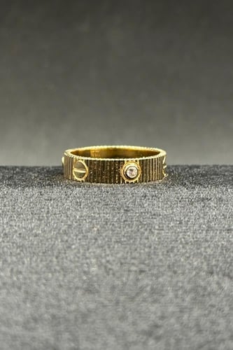 دبلة ذهب تصميم الماس عيار 18 وزن من 5.6 الى 5.7 جر...