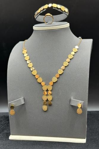 طقم ذهب صافي عيار 21 وزن 24.7 جرام