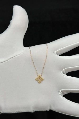 عقد ذهب عيار 21 زهرة تصميم الماس وزن من 0.8 الى 0....