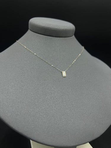 عقد باقيت مستطيل