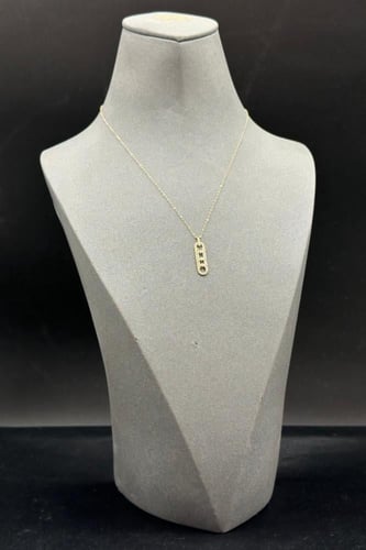 عقد ذهب عيار 18 مستطيل تصميم الماس وزن 0.8 الى 0.9...