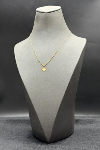 عقد مجدول مع وردة ذهب صافي عيار 21 وزن 0.6 جرام